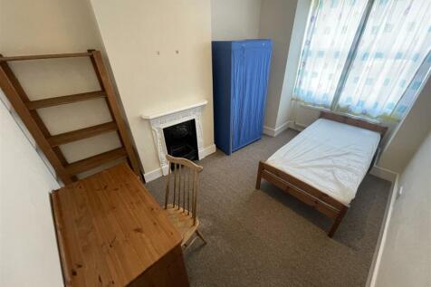 Bedroom 1.JPG