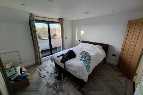Goldstone Crescent 7  (3).jpg