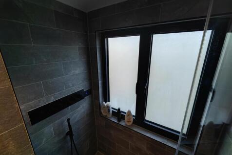 Goldstone Crescent 7  (23).jpg