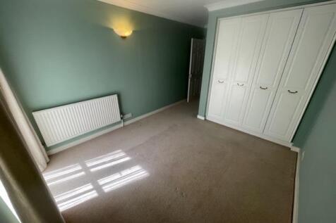 Bedroom 1 x2.jpg