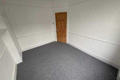 Bedroom 1 (1).jpg