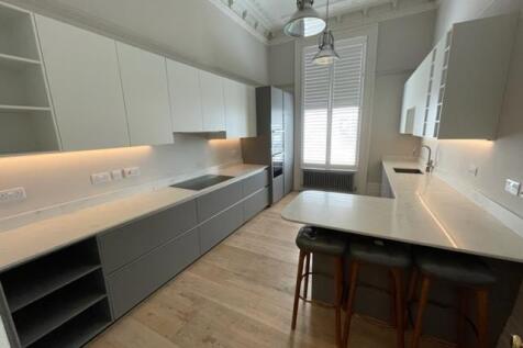 Kitchen 1.jpg