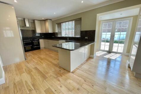 Kitchen 1.jpg