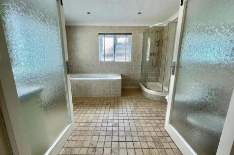 MASTER BATHROOM 111.jpg
