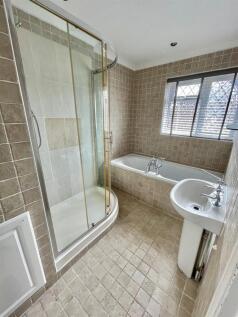 Bathroom 2.jpg