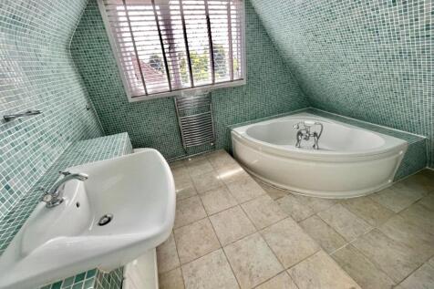 Bathroom.jpg