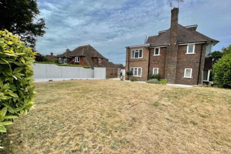 REAR GARDEN.jpg
