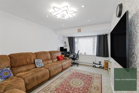 348 Chadwell Heath-8.jpg