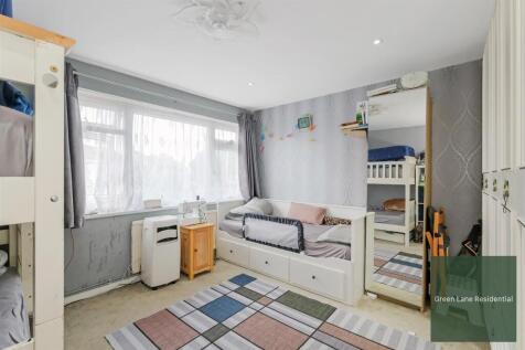 348 Chadwell Heath-5.jpg