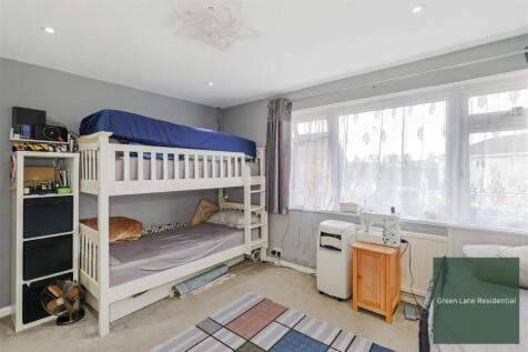 348 Chadwell Heath-6.jpg