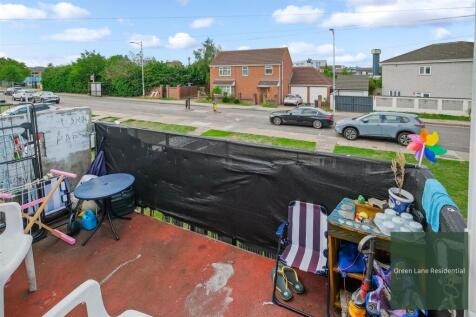 348 Chadwell Heath-4.jpg