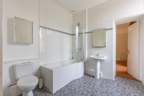 Jack &amp; Jill Ensuite