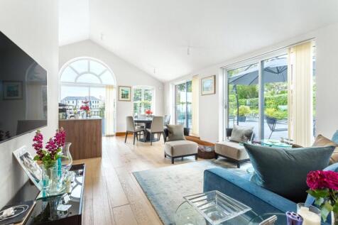 Sitting/Dining Room