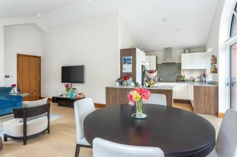 Sitting/Dining Room