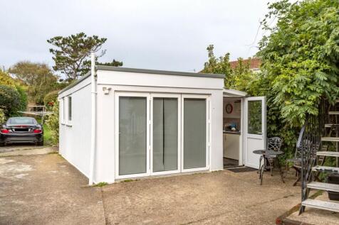 Outbuilding/Garage