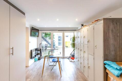 Outbuilding/Garage