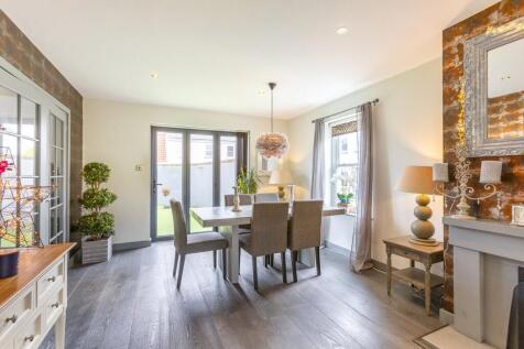 Sitting/Dining Room