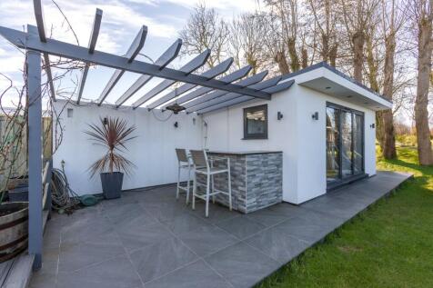 Office/Outdoor Area