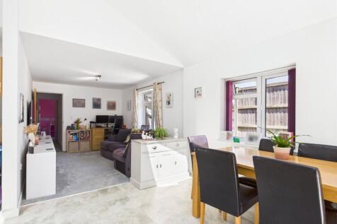 Dining/Sitting Area