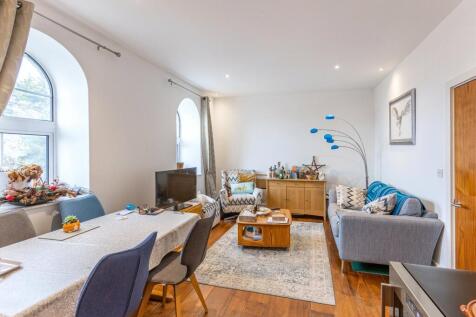 Sitting/Dining Room
