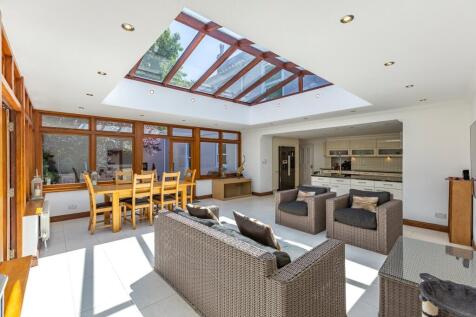 Kitchen/Sun Room