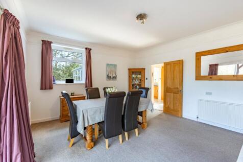 Sitting/Dining Room