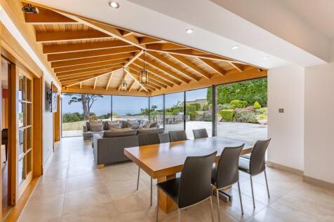 Kitchen/Sun Room