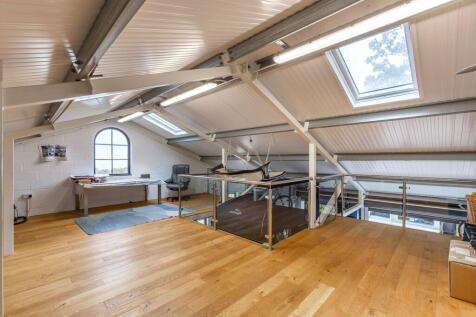 Garage/Mezzanine