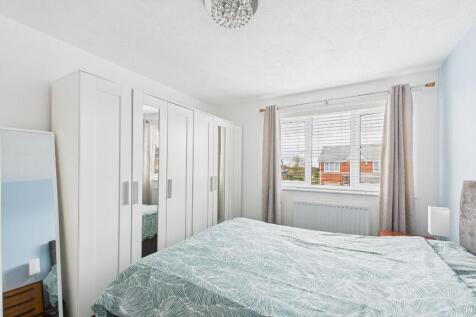 Master Bedroom (1)