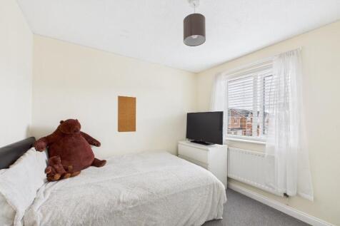 Bedroom 2 (2)