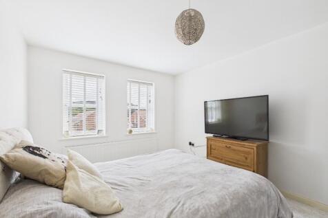 Bedroom 2 (2)