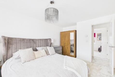 Master bedroom (2)