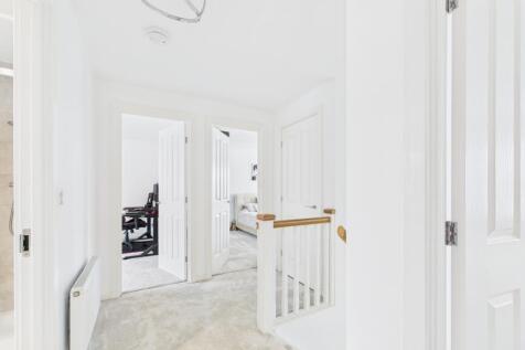 Pavilion Rise - Landing (2)