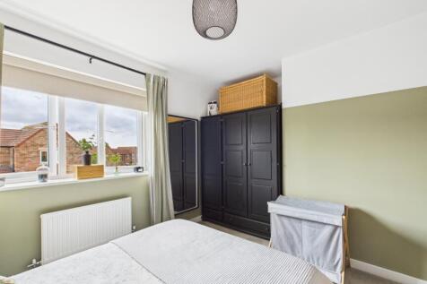 Bedroom 1 (2)