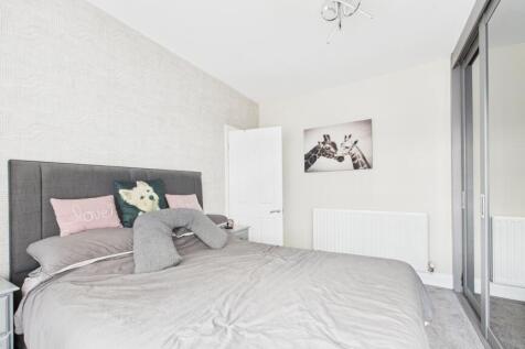 Bedroom 1 (2)