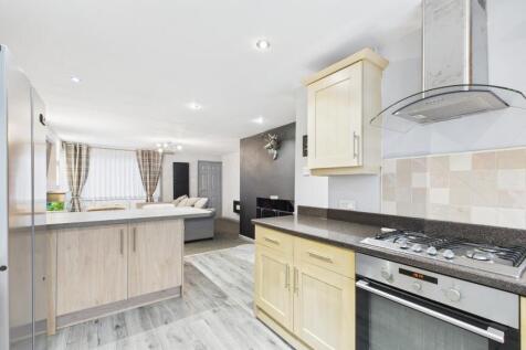 Kitchen &amp; Living Room (1)