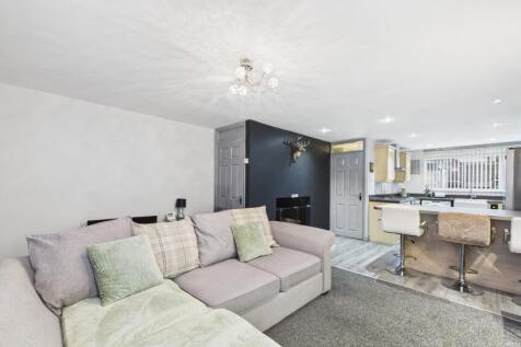 Kitchen &amp; Living Room (2)