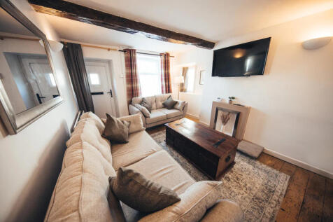 Living Room 2.jpg