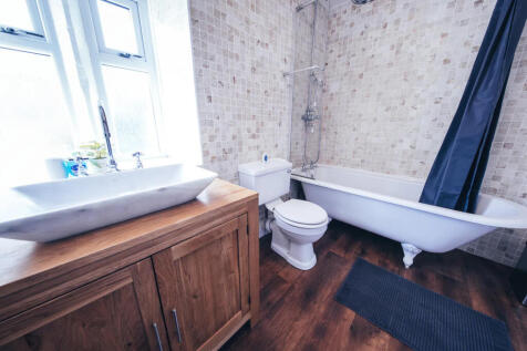 Bathroom 2.jpg