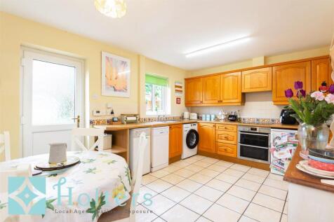 7 Rosemary Drive, Tregynon-07.jpg