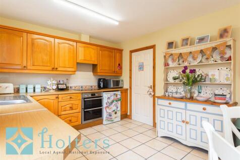 7 Rosemary Drive, Tregynon-08.jpg