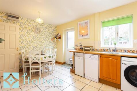7 Rosemary Drive, Tregynon-09.jpg