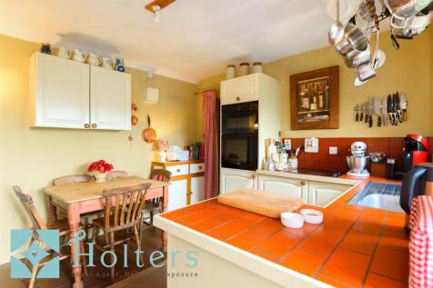 Bronllys, Mochdre-01.jpg