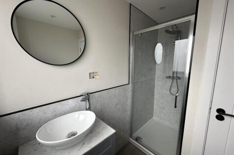 Shared Bathroom_2