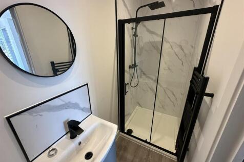 Room1 ensuite