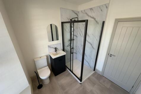 886_Main bathroom