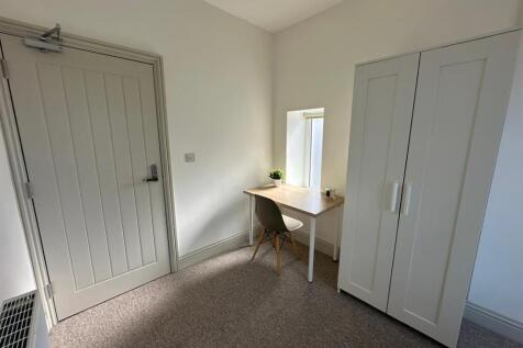 886 Fishponds_Room2_3