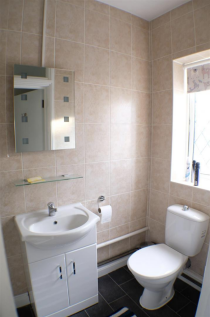 3 New Road_Bathroad_2
