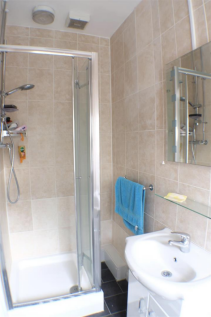 3 New Road_Bathroad_3