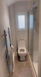 258 Overdale_Bathroom
